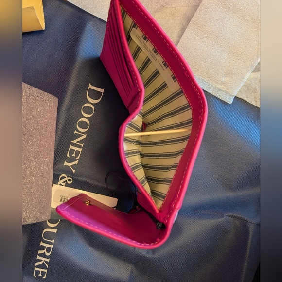 New Dooney & Bourke Wexford Leather Flap Wallet in Magenta 6" - Picture 5 of 9